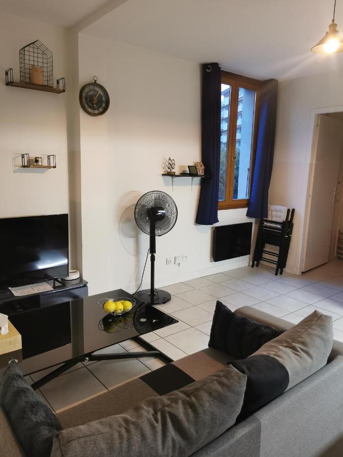 Charmant Appartement A 1 Minute Du Lac Annecy Bagian luar foto