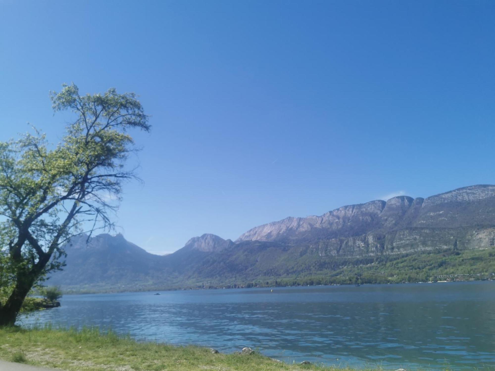 Charmant Appartement A 1 Minute Du Lac Annecy Bagian luar foto