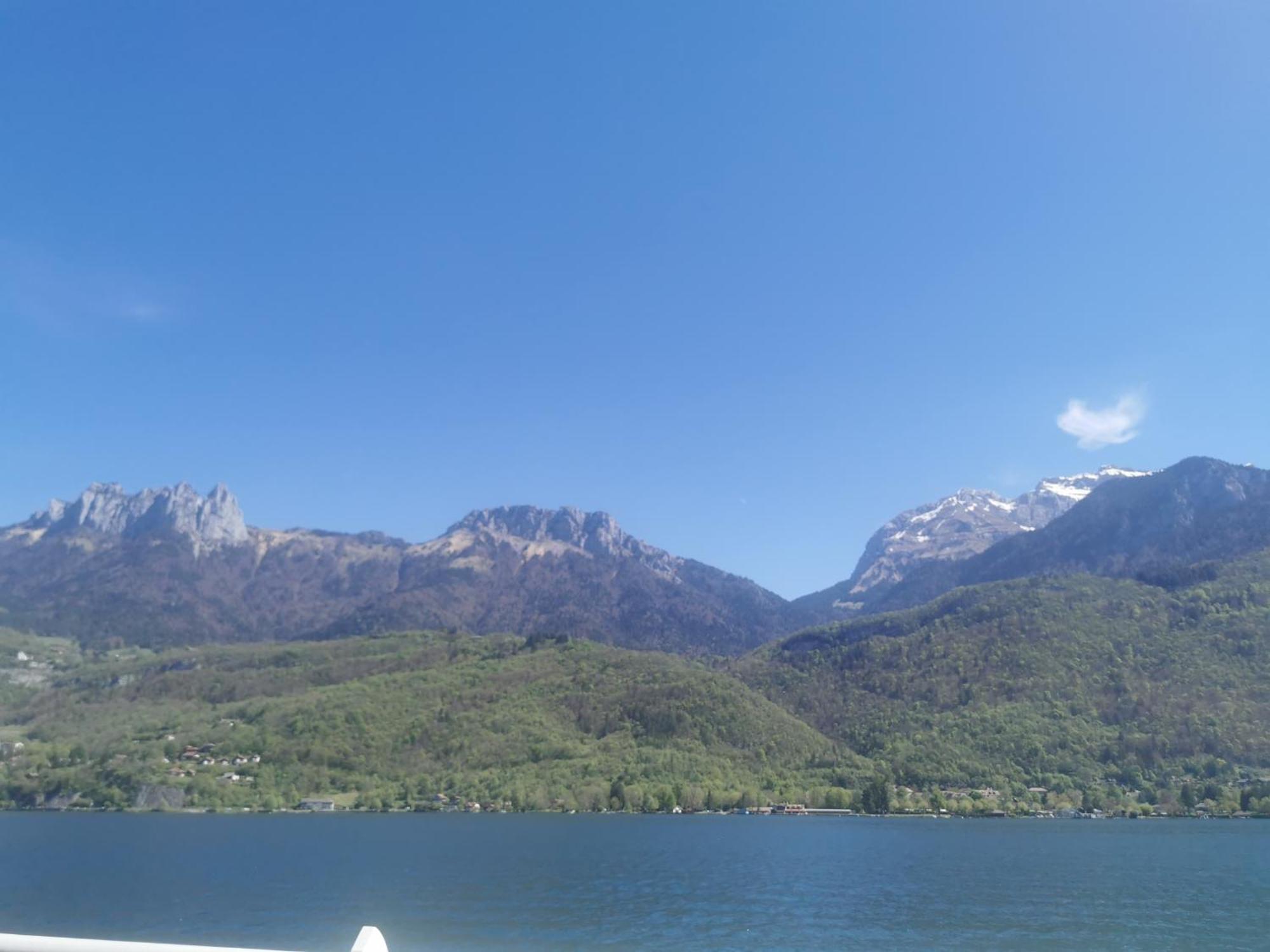 Charmant Appartement A 1 Minute Du Lac Annecy Bagian luar foto