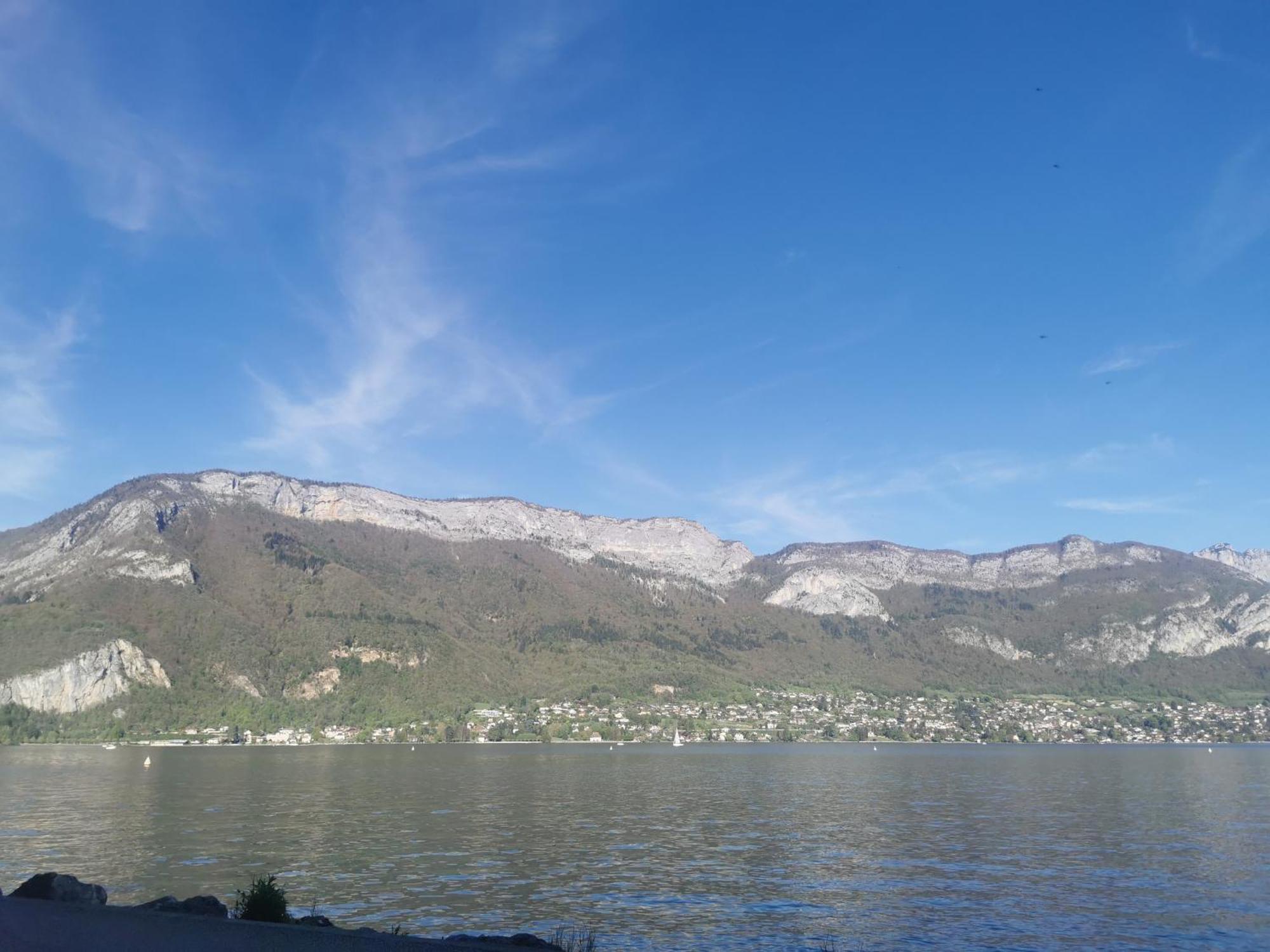 Charmant Appartement A 1 Minute Du Lac Annecy Bagian luar foto