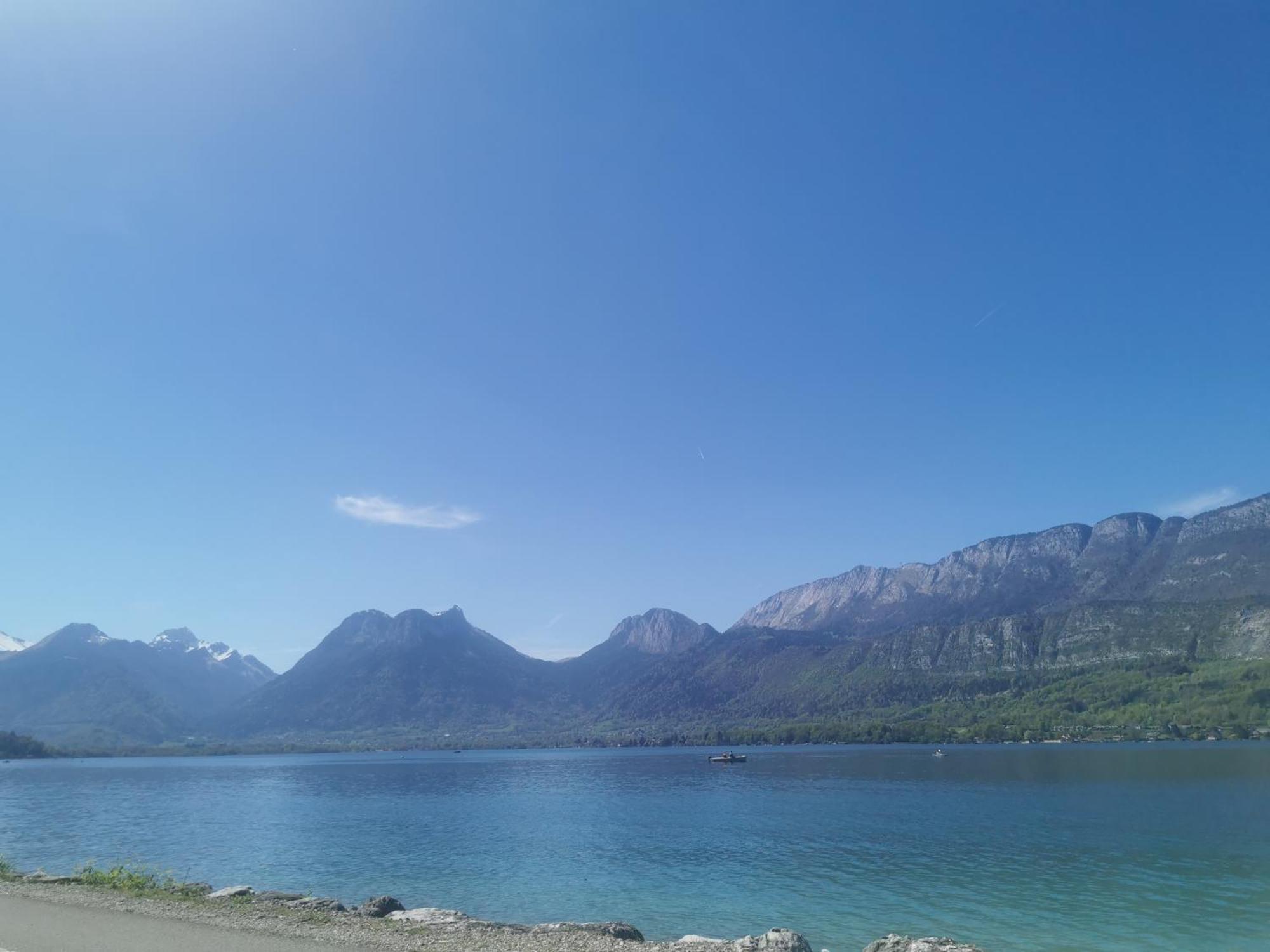Charmant Appartement A 1 Minute Du Lac Annecy Bagian luar foto