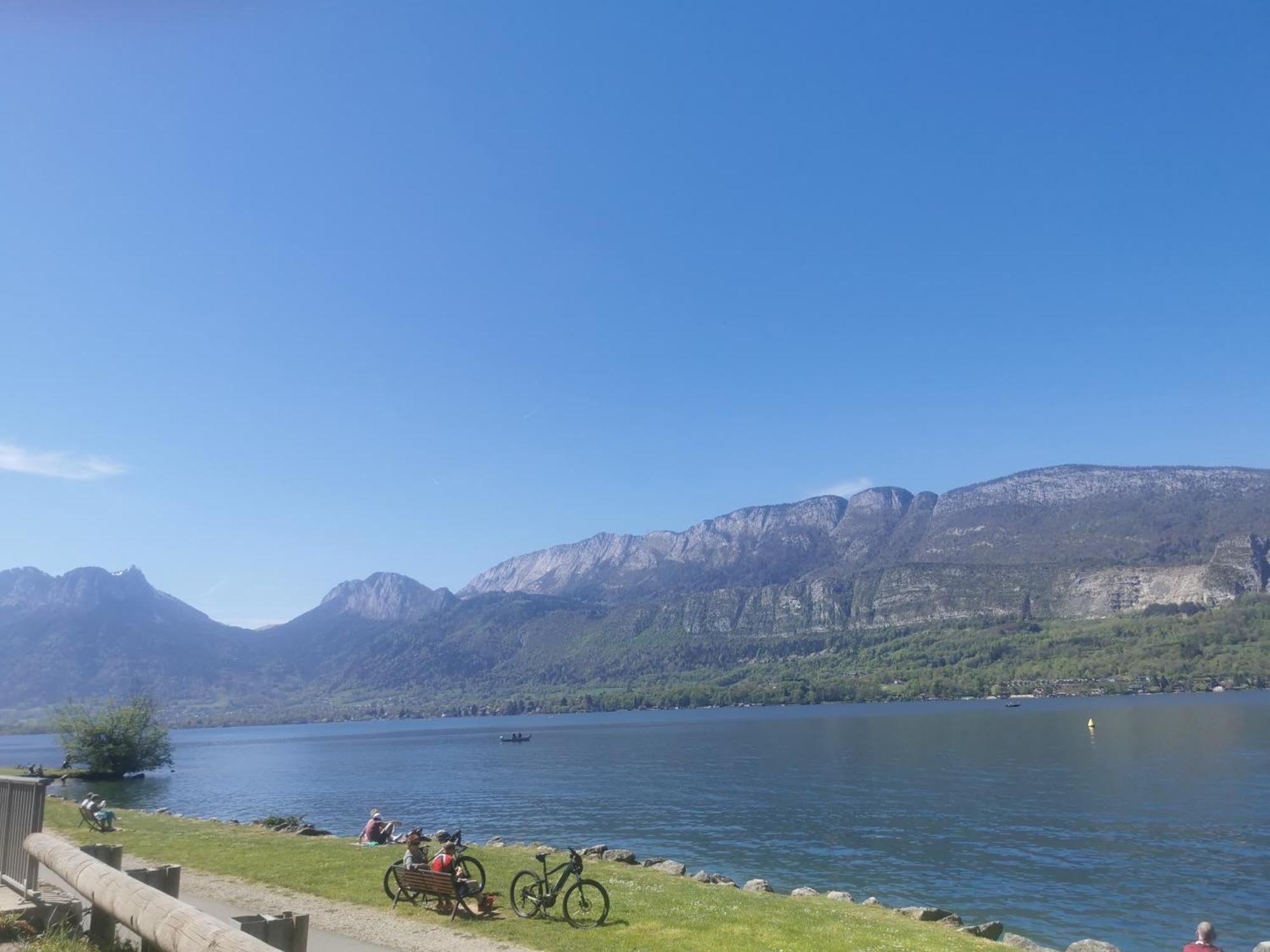 Charmant Appartement A 1 Minute Du Lac Annecy Bagian luar foto
